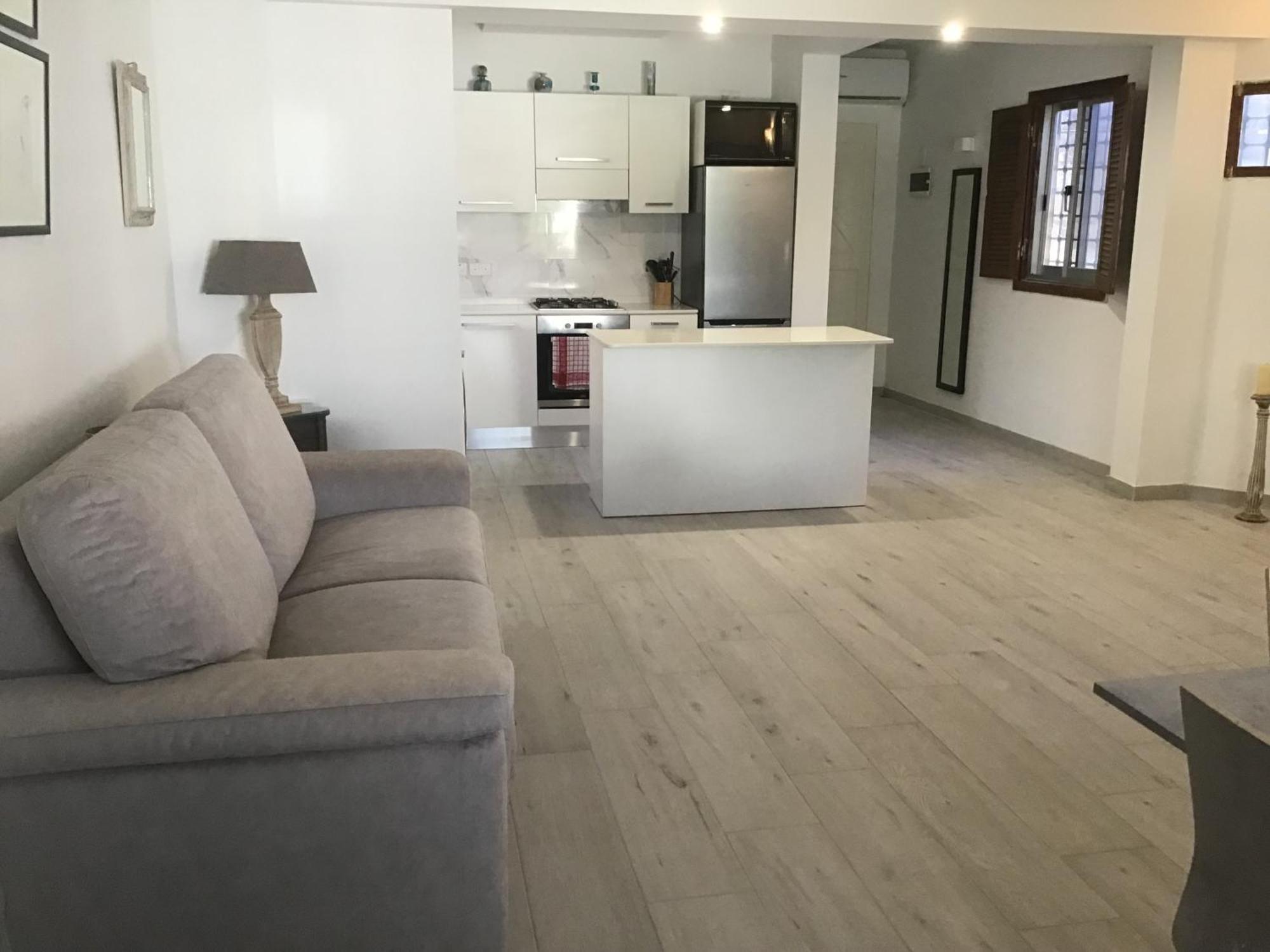 Bahar Ic-caghaq With Private Drive-in, Equidistant From Sliema And St. Paul's Bay