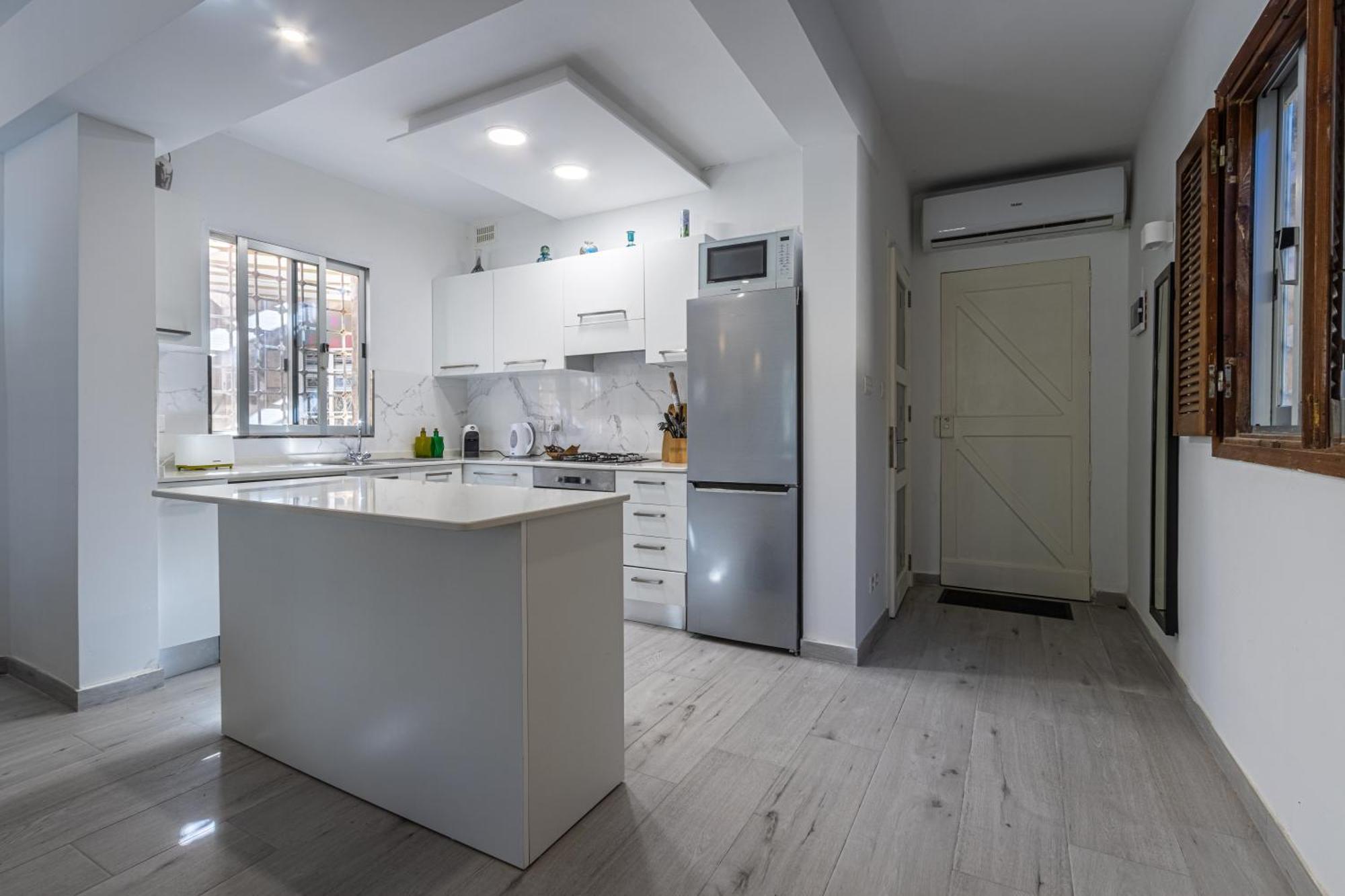 Bahar Ic-caghaq With Private Drive-in, Equidistant From Sliema And St. Paul's Bay Apartament *