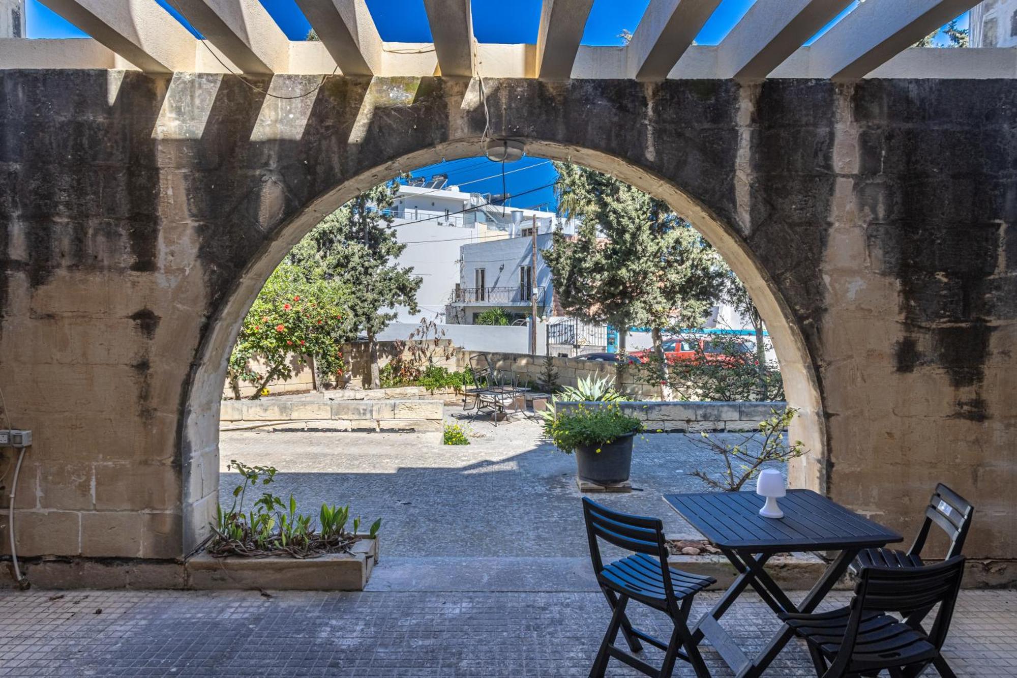 Bahar Ic-caghaq With Private Drive-in, Equidistant From Sliema And St. Paul's Bay Apartament Naxxar
