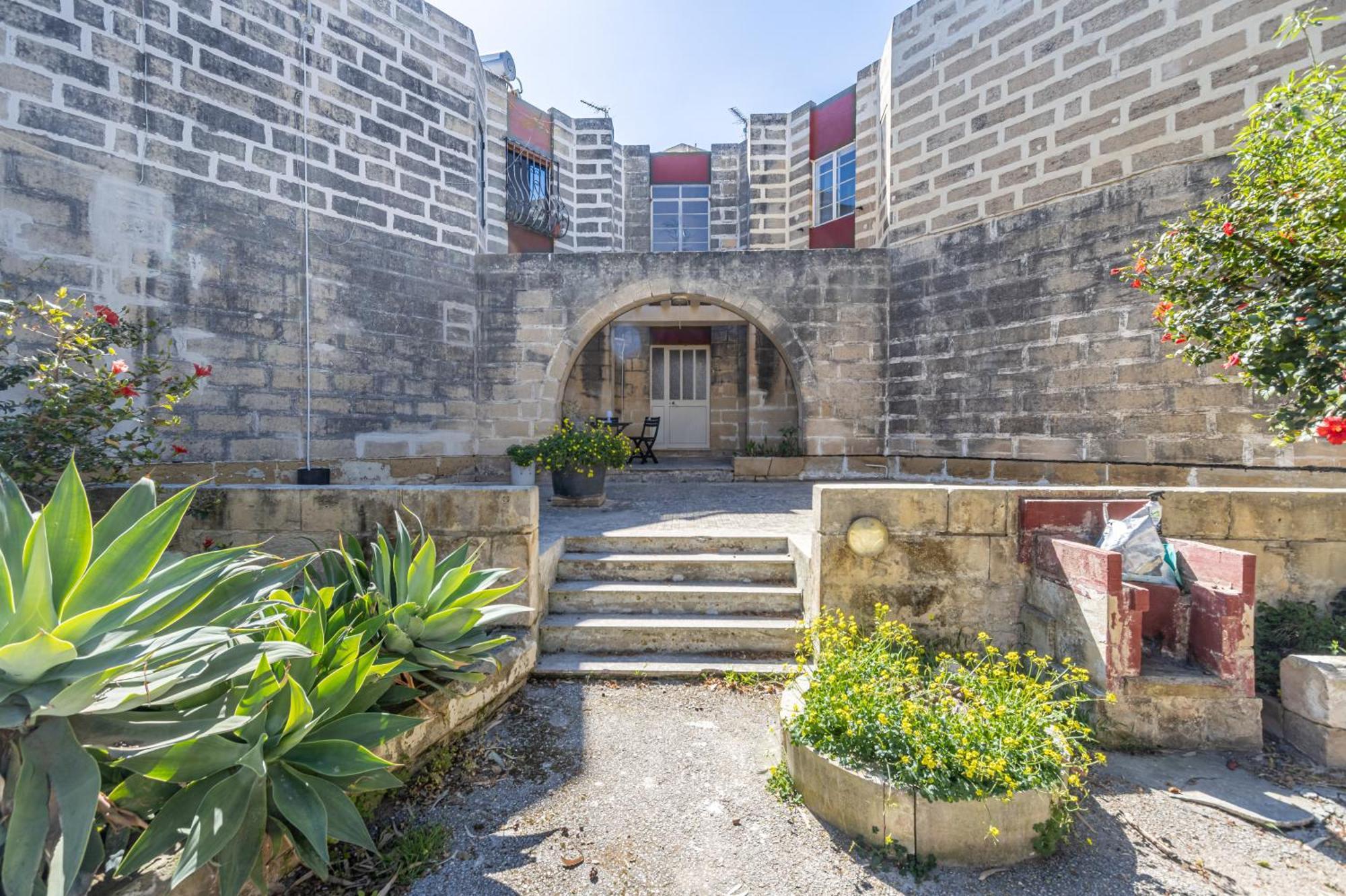 Bahar Ic-caghaq With Private Drive-in, Equidistant From Sliema And St. Paul's Bay * Naxxar